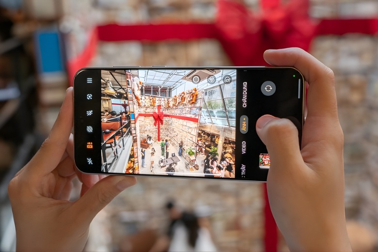 So sánh OPPO Find X9 và Find X8: Phiên bản nào đáng mua hơn? 20 So sánh OPPO Find X9 vs OPPO Find X8 quay video