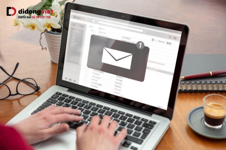 Email là gì? Hướng dẫn cách tạo và sử dụng Email chi tiết cho người mới 8 Email hay thư điện tử là phương thức gửi và nhận tin nhắn điện tử qua mạng Internet