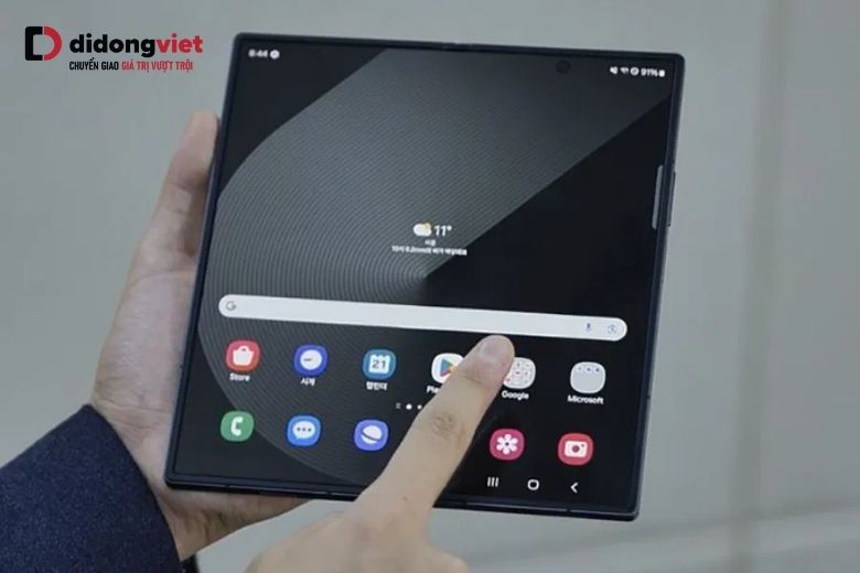 Samsung Galaxy Z Fold 8 có gì mới? Toàn bộ nâng cấp nổi bật 3 Samsung Galaxy Z Fold 8 có màn hình AMOLED sáng hơn, viền mỏng tối ưu trải nghiệm