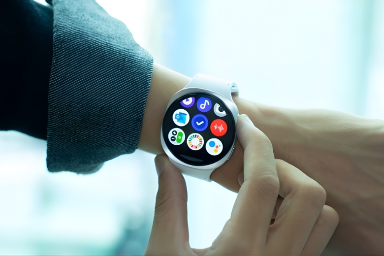 Đánh giá Samsung Galaxy Watch8: Thiết kế, AI và pin dùng thực tế 2 Đánh giá Samsung Galaxy Watch8 màn hình AMOLED độ sáng 3000 nits