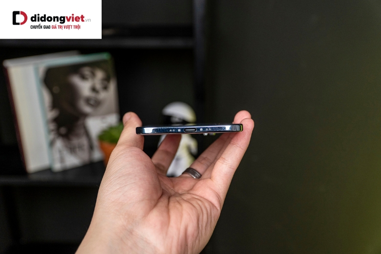 Điểm yếu của iPhone Air là hạn chế về cổng kết nối