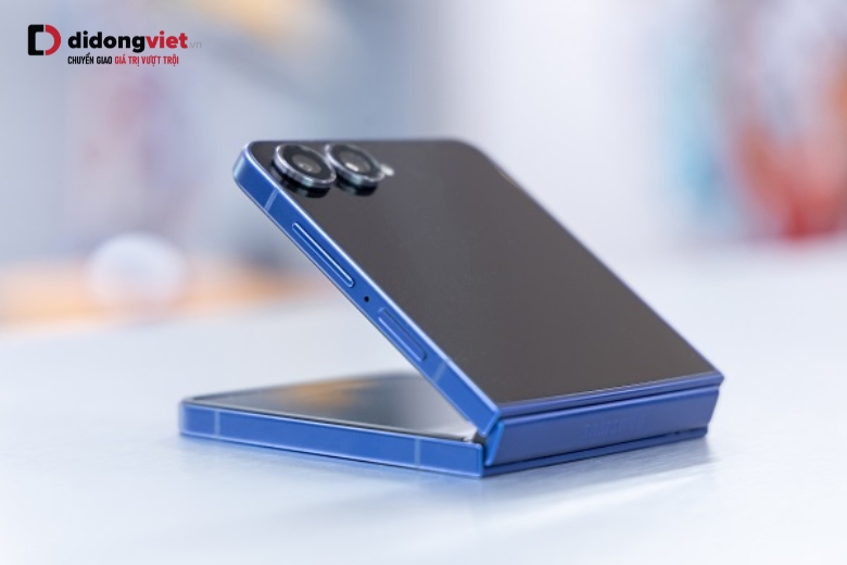 Mẹo bảo vệ bản lề Galaxy Z Flip7 đúng cách