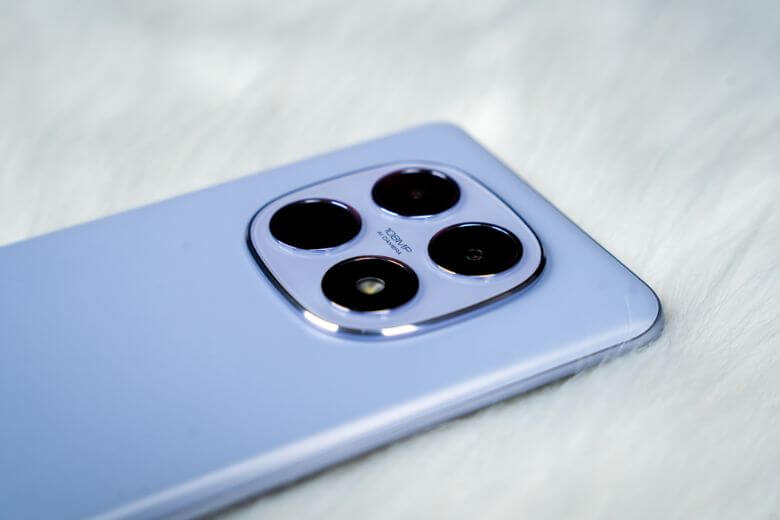 So sánh Xiaomi Redmi Note 15 5G và OPPO A79 5G về camera- Redmi Note 15 5G vượt trội camera 108MP OIS, zoom quang 3x, selfie 20MP.