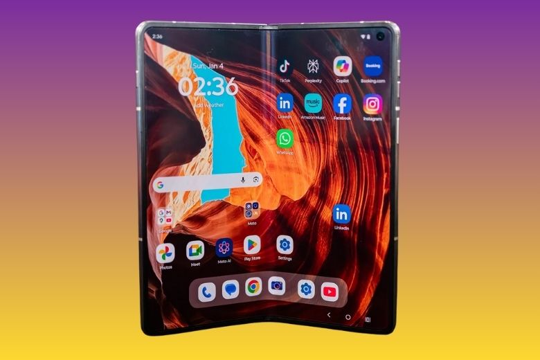 Motorola Razr Fold ra mắt với màn hình siêu lớn hơn 8 inch
