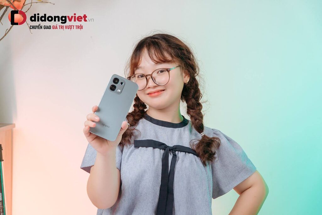 OPPO A6 Pro gây ấn tượng với viền màn hình siêu mỏng 1.67mm và trọng lượng chỉ 188g dù trang bị pin 7000mAh.