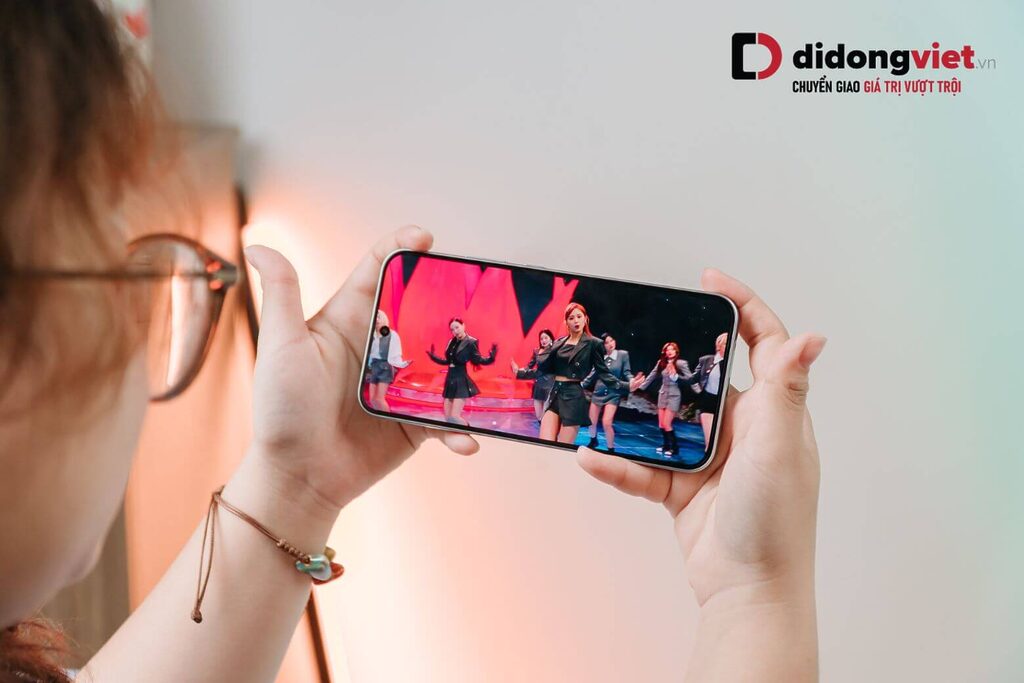 OPPO A6 Pro đủ sức cho nhu cầu hàng ngày với RAM 8GB và trang bị ColorOS 15 cùng tính năng AI tối ưu hiệu năng.