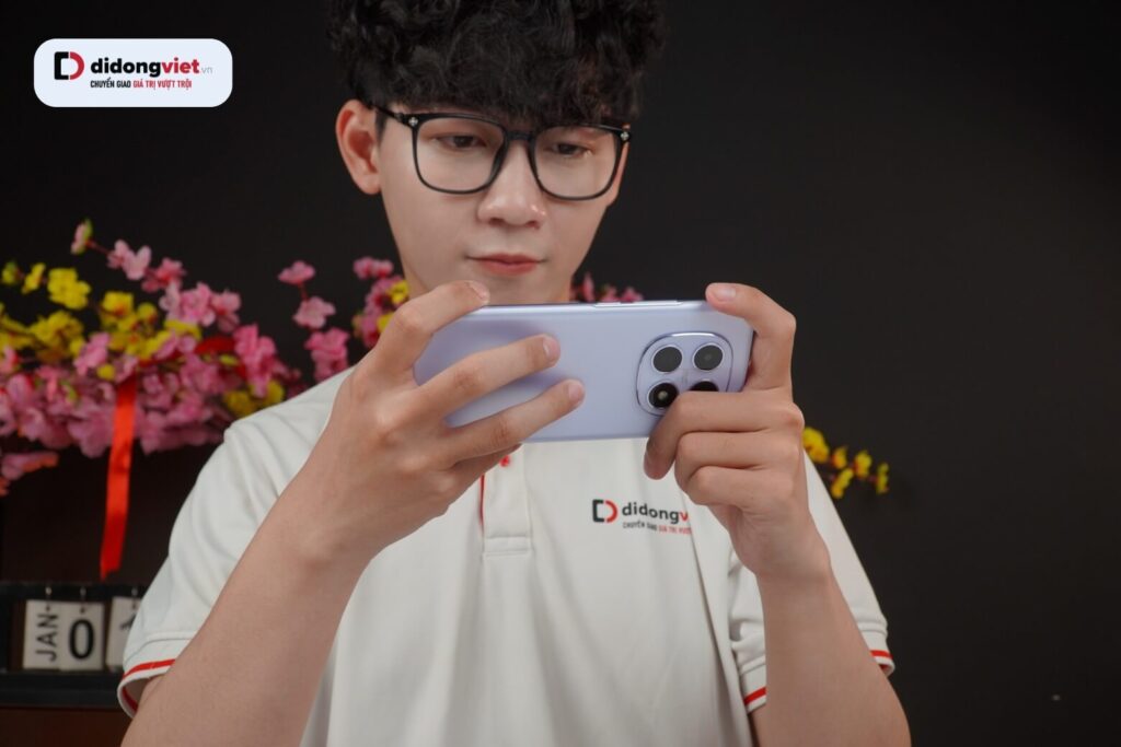 Redmi Note 15 5G cho hiệu năng thực chiến ổn định với gần 800.000 điểm AnTuTu, chơi Liên Quân Mobile mượt ở 60fps.