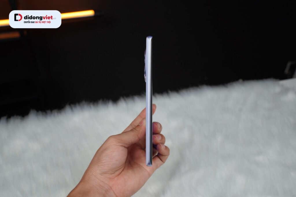Redmi Note 15 5G phá vỡ định kiến pin lớn phải dày nặng với thân máy chỉ 7.35mm và 178g.