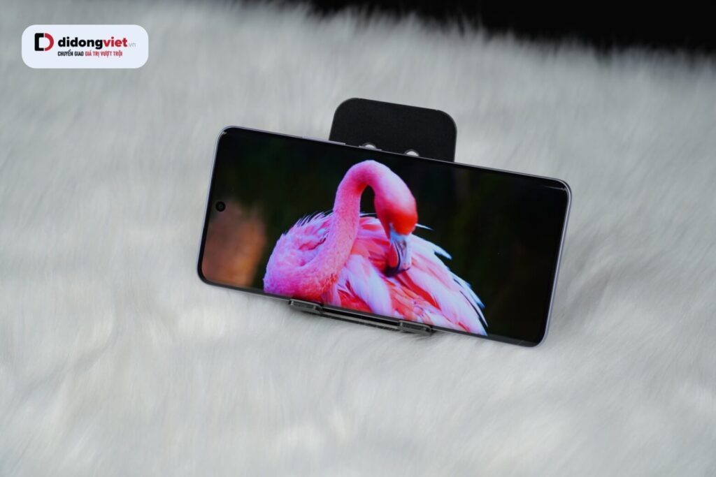 Màn hình Redmi Note 15 5G sáng rõ ngoài trời với 3.200 nits.
