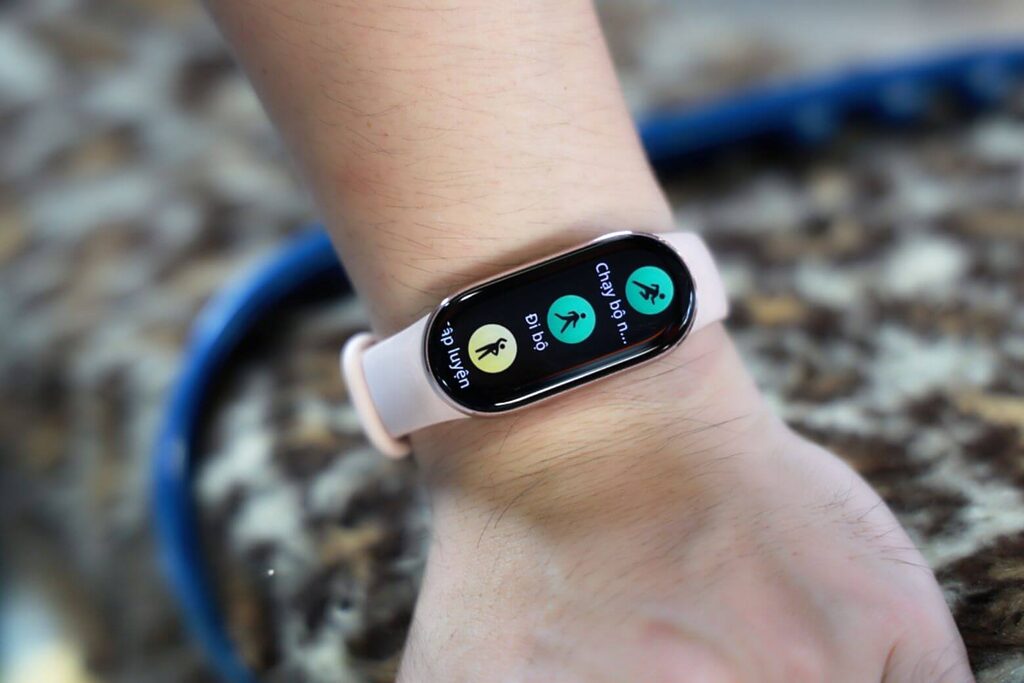 Xiaomi Band 10 tự nhận diện chạy bộ, đạp xe, hiển thị calories, PAI tính điểm sức khỏe tuần.