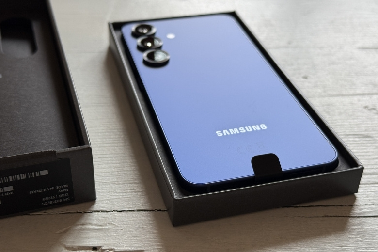 Cảm giác khi mở hộp Samsung Galaxy S26