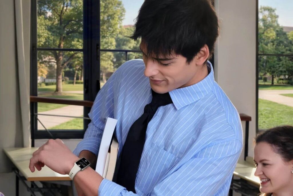 Band 11 còn hỗ trợ thông báo, điều khiển chụp ảnh, dự báo thời tiết và hơn 100 mặt đồng hồ tuỳ chỉnh.