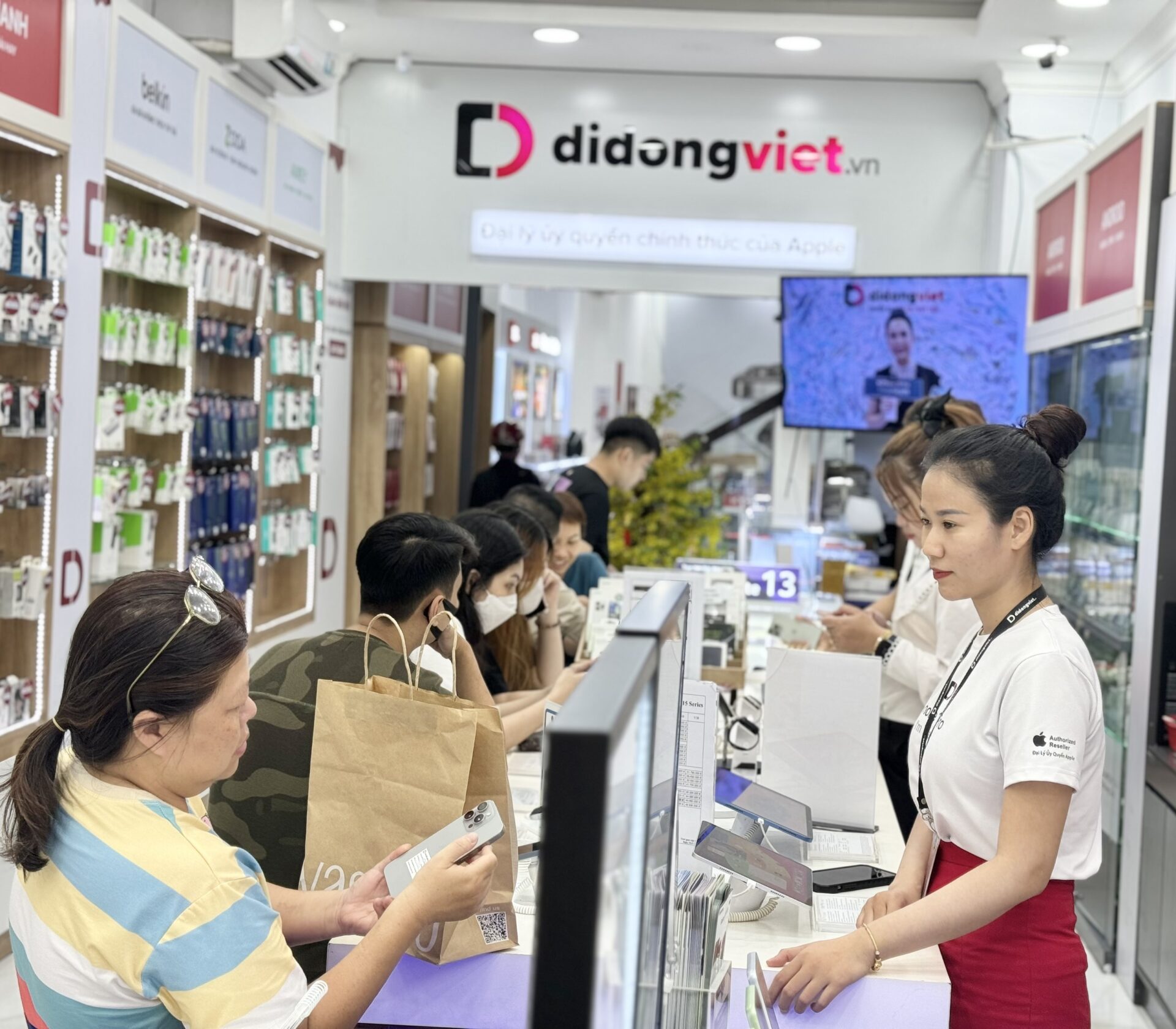 Giá Samsung Galaxy S26 Ultra Tại Mỹ 2026: Ưu đãi cắt giảm, giá thực tế tăng? 9 Chương trình trade-in Samsung Galaxy S26 Ultra