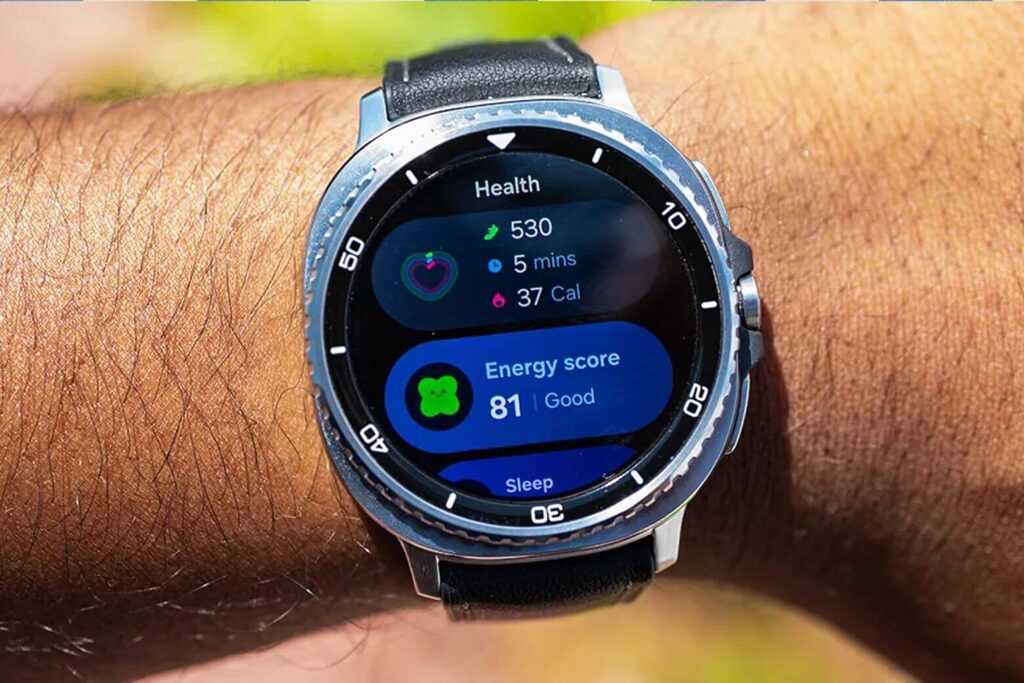 Màn hình Samsung Galaxy Watch8 sáng rõ cả ngoài nắng gắt, Always-On tiện lợi, cảm ứng mượt mà.