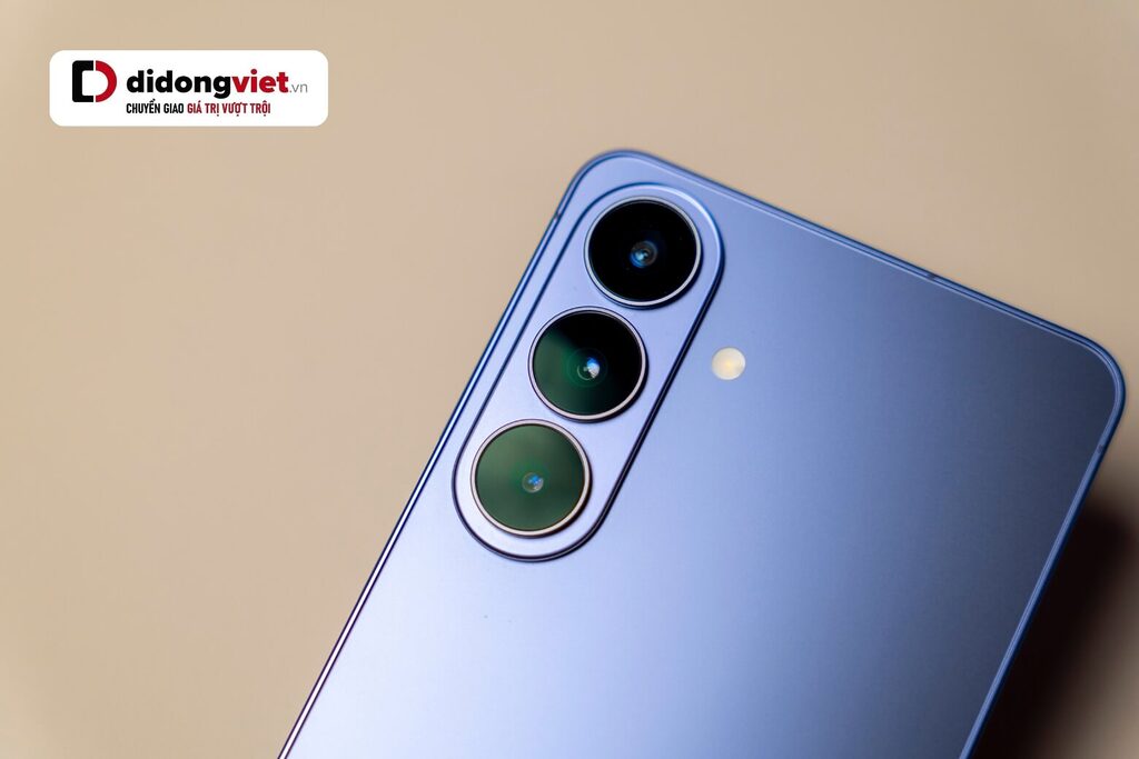 Samsung Galaxy S26 Plus có gì mới — chip 2nm đầu tiên thế giới, camera Adaptive Pixel zoom 30x, pin sạc 45W, mỏng 7.3mm 17 samsung galaxy s26 plus co gi moi camera 1 didongviet 8