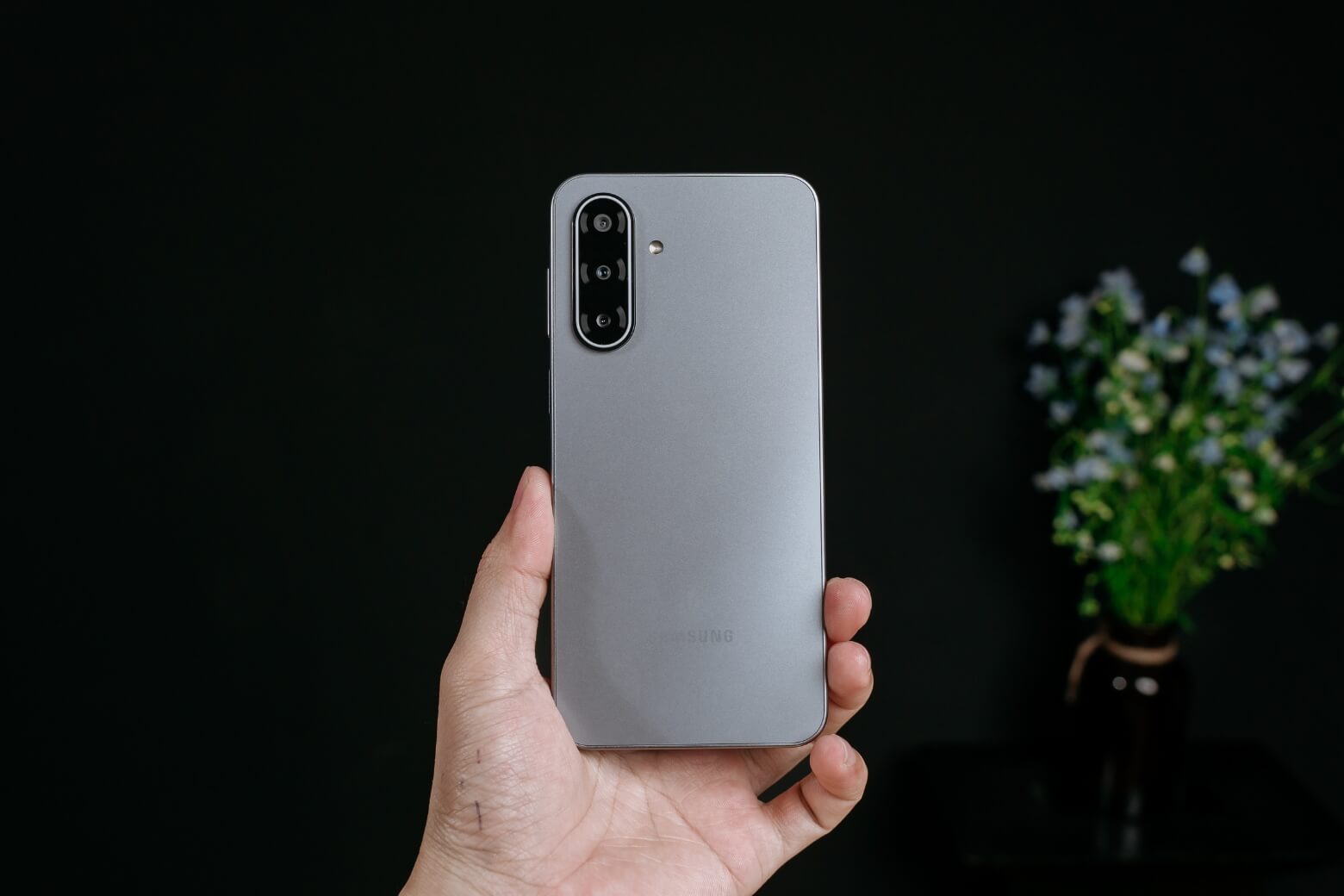 So sánh Samsung Galaxy A17 5G và A16 5G chi tiết: Lựa chọn nào tốt hơn? 12 So sánh Samsung Galaxy A17 và A16 về camera OIS