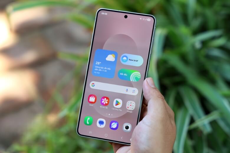 So sánh Samsung Galaxy S26 vs Xiaomi 17 chọn S26