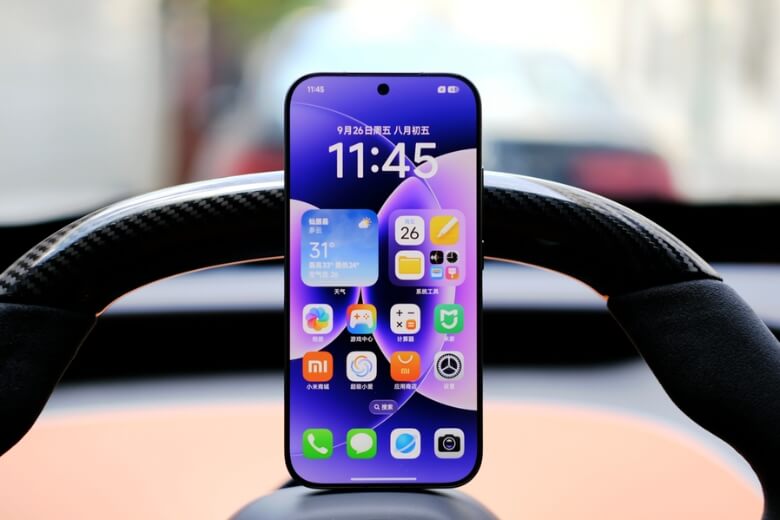 So sánh Samsung Galaxy S26 vs Xiaomi 17 màn hình hiển thị