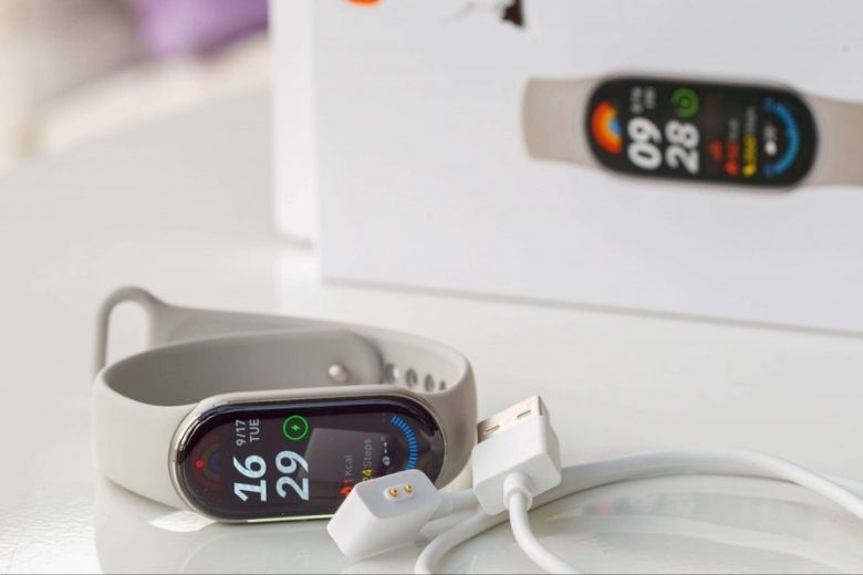 so sánh Xiaomi Band 10 và Band 9 - màn hình