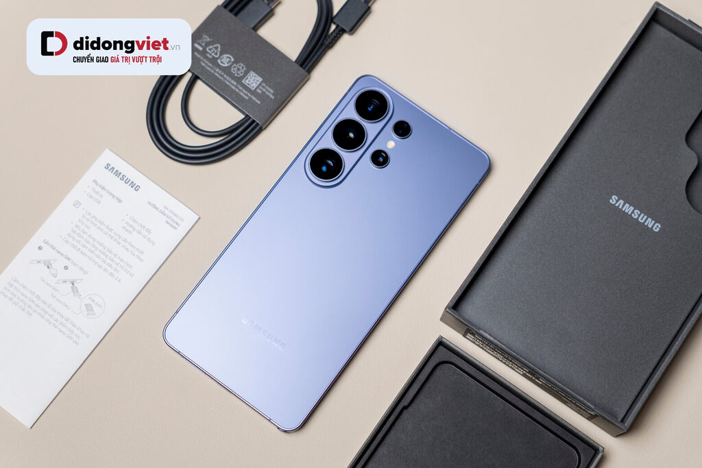 Samsung Galaxy S26 Ultra: unboxing thiết kế tối giản với khung Armor Aluminum cao cấp, phụ kiện gọn gàng và máy mỏng nhẹ 7,9mm, 214g.
