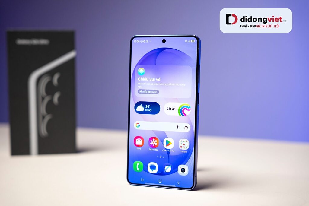 Galaxy S26 Ultra - màn hình ánh sáng rực rỡ, hiệu năng mượt như lụa, với Privacy Display bảo vệ riêng tư thực dụng.