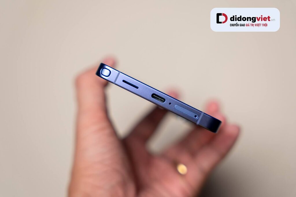 Samsung Galaxy S26 Ultra: pin 5000mAh trâu cả ngày còn 30%, sạc nhanh 60W lên 75% chỉ 30 phút.
