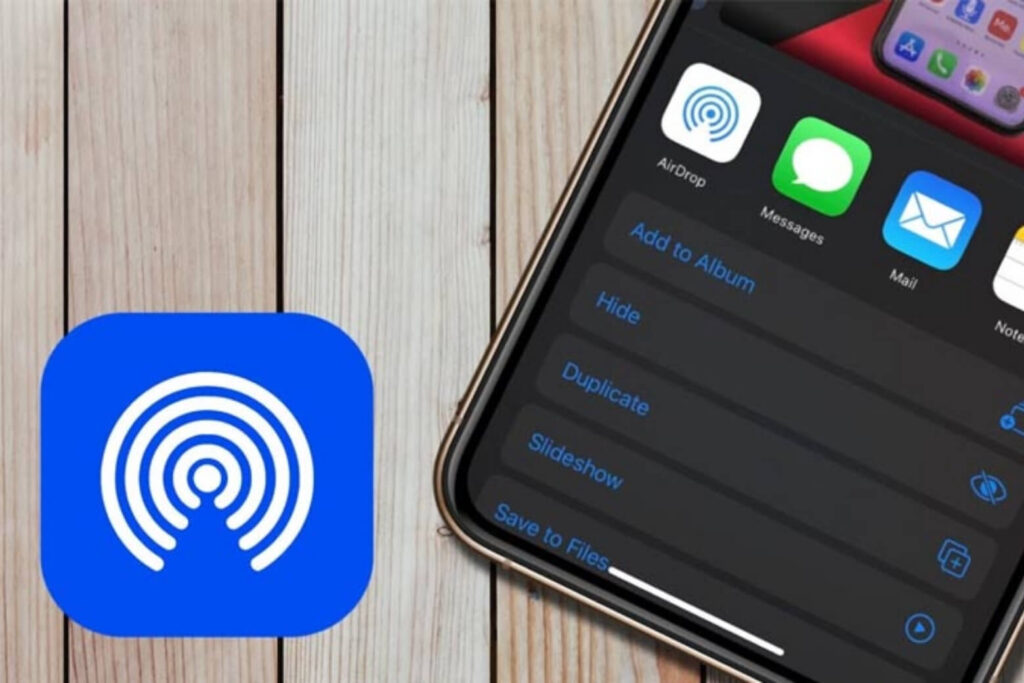 AirDrop là gì? Hướng dẫn chia sẻ dữ liệu siêu tốc trên iPhone 13 AirDrop vẫn tiếp tục gửi tệp qua iCloud ngay cả khi hai thiết bị rời xa nhau.