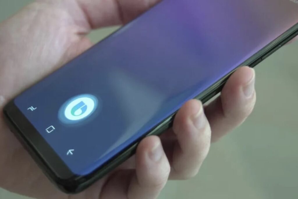 Bixby (Samsung) cho phép chụp ảnh bằng giọng nói, thậm chí thực hiện lệnh phức tạp như chụp và gửi qua Zalo.