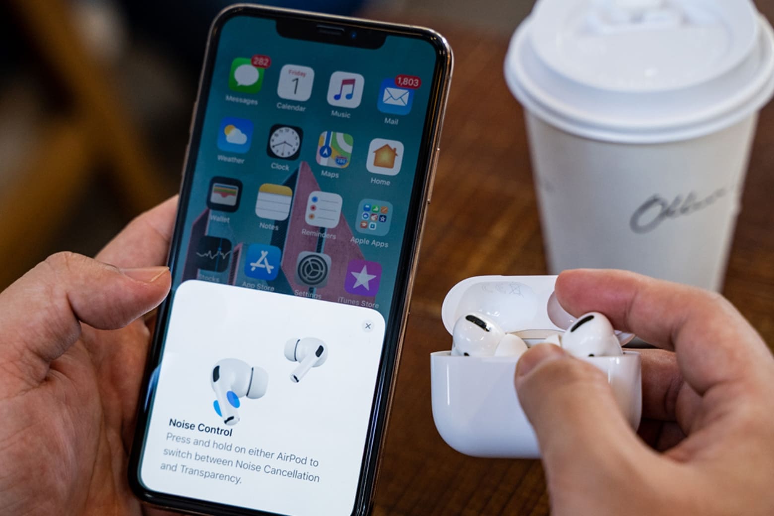 Cách đổi tên AirPods trên iPhone, Android, MacBook và máy tính 17 Gợi ý tên AirPods hay, độc lạ và hài hước
