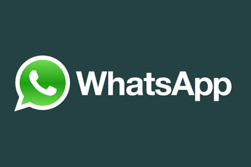 Mở WhatsApp và đăng nhập vào tài khoản chính 