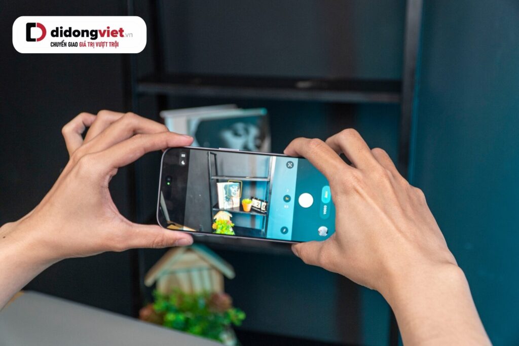 Cấu hình iPhone 17: Thông số chi tiết và những nâng cấp đáng chú ý 16 Camera trước 18MP với Center Stage trên iPhone 17 — tự động tracking, giữ khuôn mặt trung tâm khi gọi video FaceTime, Zalo.