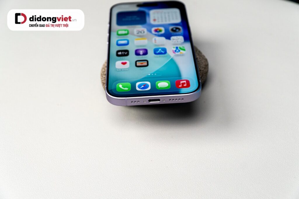 Cấu hình iPhone 17: Thông số chi tiết và những nâng cấp đáng chú ý 17 iPhone 17 — USB-C 2.0 (480 Mbps) được bù đắp bằng Wi-Fi 7, AirDrop nhanh hơn cáp dây khi chuyển dữ liệu nặng.