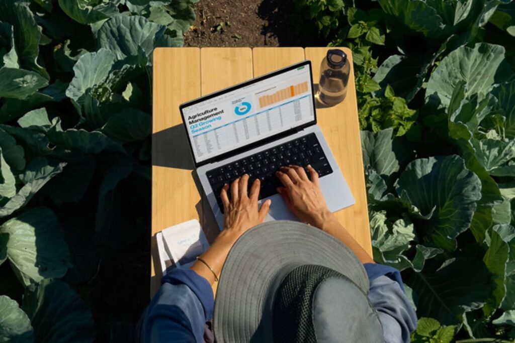 Cấu hình MacBook Pro M5 - Hiệu Năng Vô Cùng Mạnh Mẽ Với Chip M5 Pro 16 MacBook Pro M5 kết hợp Magic Keyboard và Touch ID cho trải nghiệm gõ phím an toàn và tiện lợi.