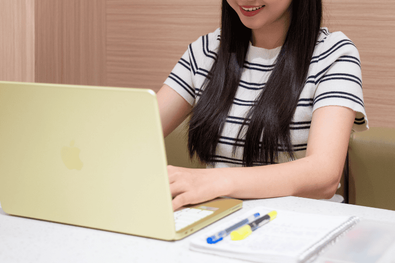 Có nên mua MacBook Neo: Đánh giá thực tế và phân loại nhóm người dùng từ chuyên gia 9 có nên mua MacBook Neo - pin