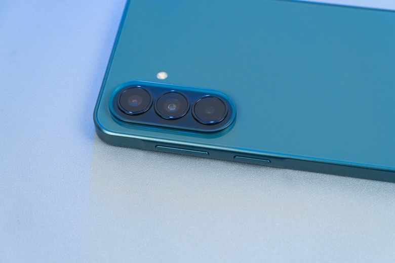 Có nên mua Samsung Galaxy A37? 5 lý do đáng để xuống tiền năm 2026 12 Cụm camera 50MP siêu ấn tượng