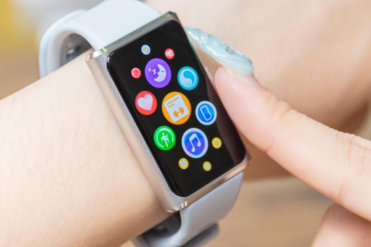 Đánh giá Huawei Band 11 Pro siêu mỏng chỉ 8.99mm, pin 14 ngày 11 Đánh giá Huawei Band 11 Pro màn hình AMOLED 1.62 inch