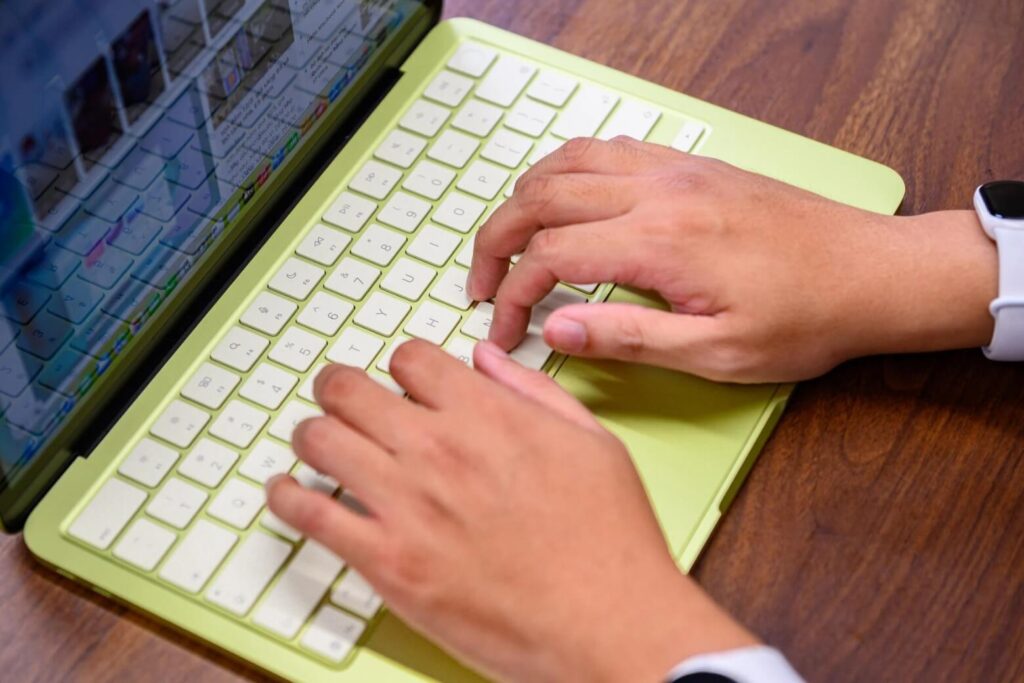 Đánh giá pin MacBook Neo: Viên pin 36.5Wh có đủ dùng cho sinh viên? 9 Đánh giá pin MacBook Neo