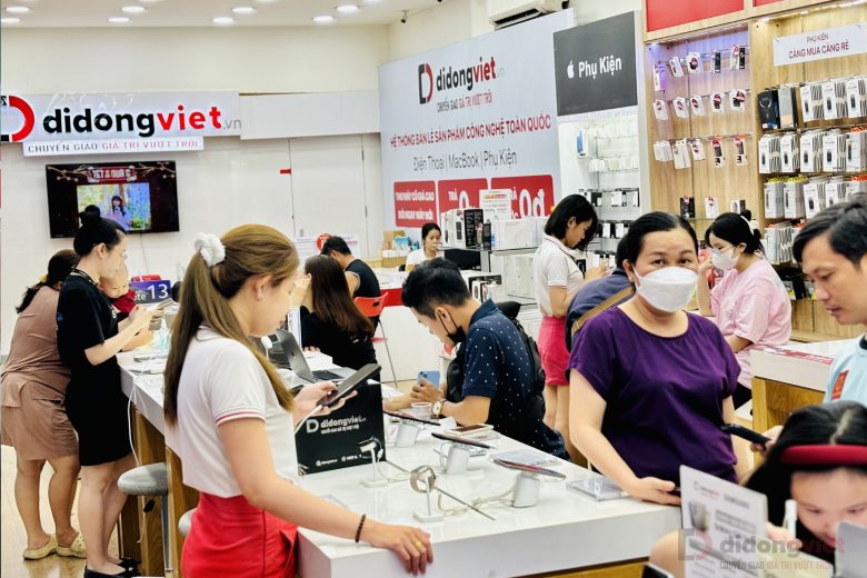 Mừng Sinh Nhật Cửa Hàng Di Động Việt - Duy nhất 22.3 Sale sốc - Đến là có quà 2 Di Động Việt đông khách