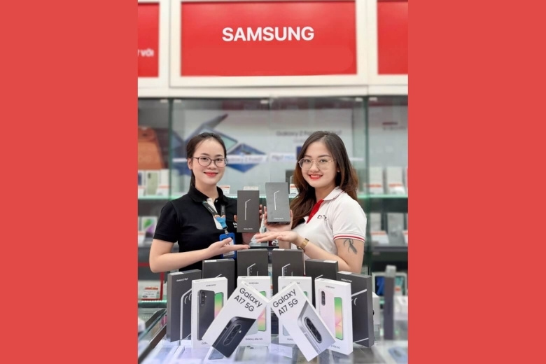 Chương trình "Học Chuẩn Xịn Cùng Galaxy AI" dành riêng cho khách hàng Học sinh - Sinh viên tại Di Động Việt 4 sản phẩm Samsung tại Di Động Việt