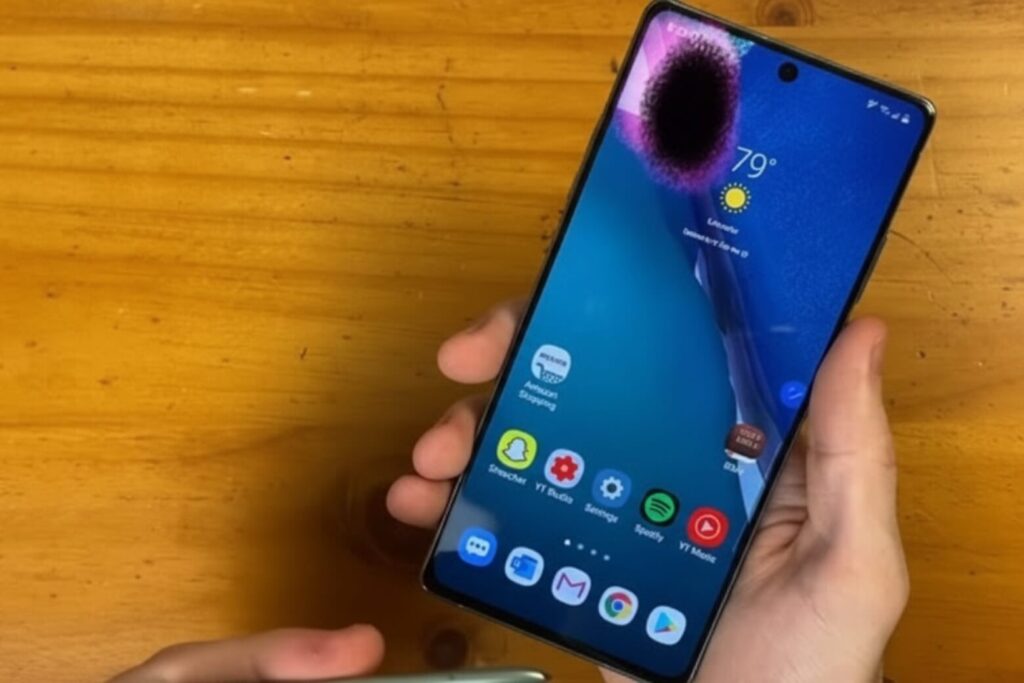 Màn Hình Thay Thế Kém Chất Lượng Dễ Gây Quá Nhiệt Và Cháy Màn Hình.