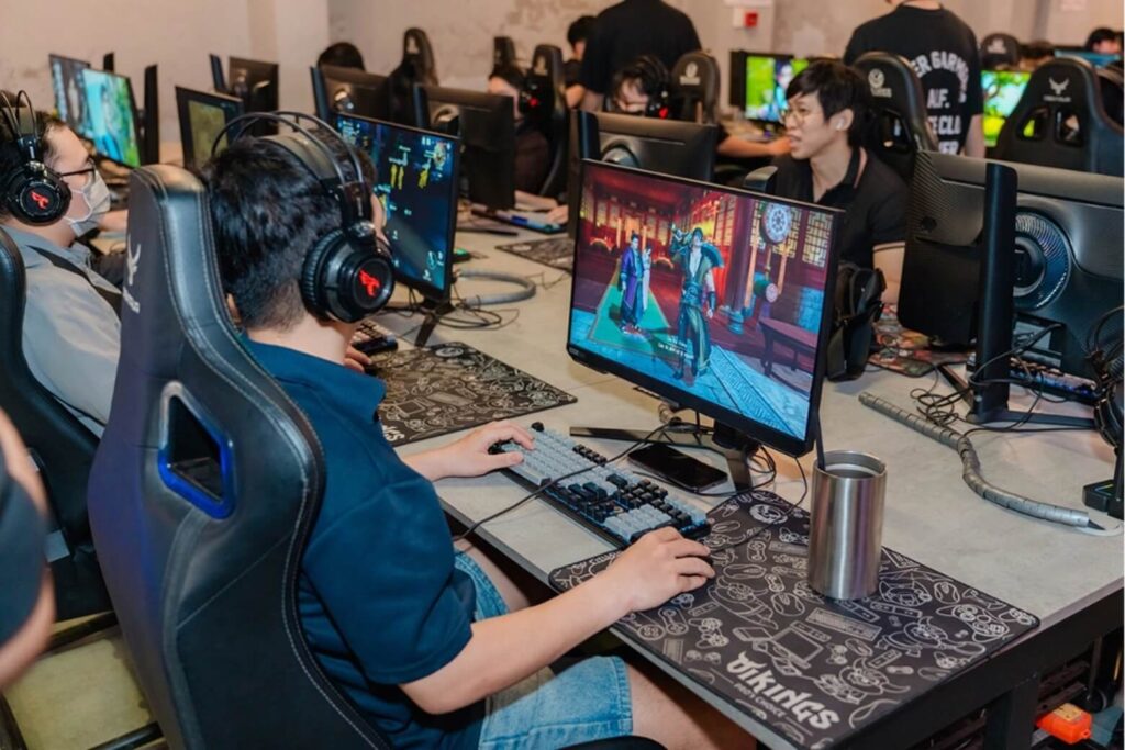 Game thủ là gì? Hướng dẫn từ newbie đến hardcore gamer 12 Tân binh game: Bắt đầu từ kiến thức hạn hẹp, học hỏi liên tục để phát triển kỹ năng.