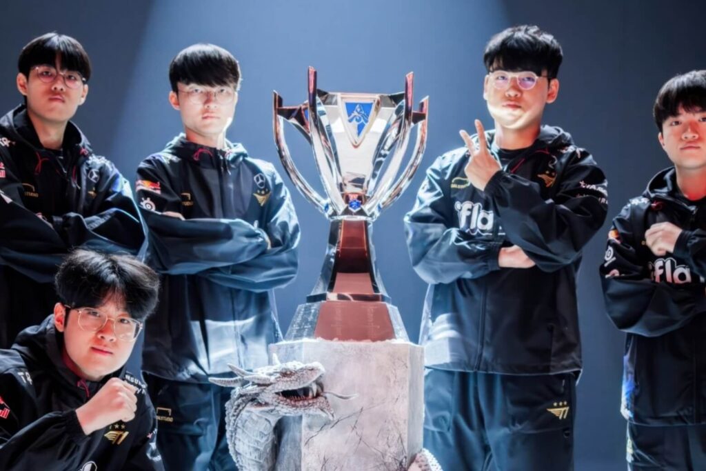 Game thủ là gì? Hướng dẫn từ newbie đến hardcore gamer 15 Pro gamer — Game thủ chuyên nghiệp: Coi game là sự nghiệp, kỹ năng xuất chúng, tập trung 100% để thành tích quốc tế.