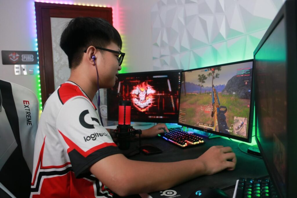 Game thủ là gì? Hướng dẫn từ newbie đến hardcore gamer 16 Để trở thành pro gamer: Không chỉ kỹ năng chơi game, mà còn phải thành thạo kiến thức và phối hợp đồng đội.