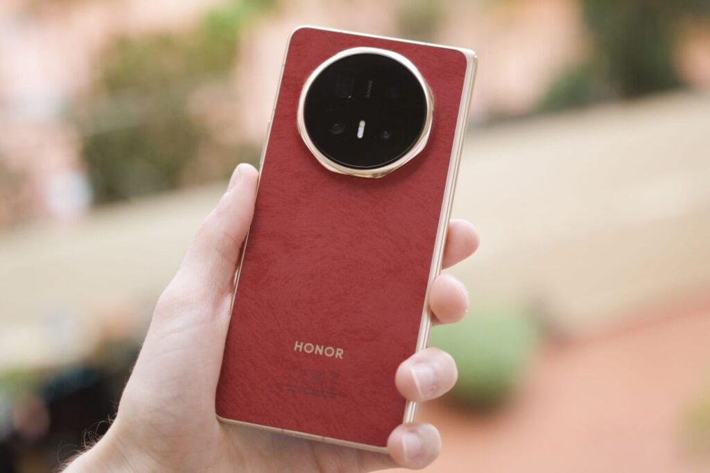 Honor Magic V6 giá bao nhiêu? Tìm hiểu chi tiết mẫu smartphone gập cao cấp 9 Honor Magic V6 là smartphone gập cao cấp với thiết kế cách mạng, màn hình vượt trội và giá cạnh tranh