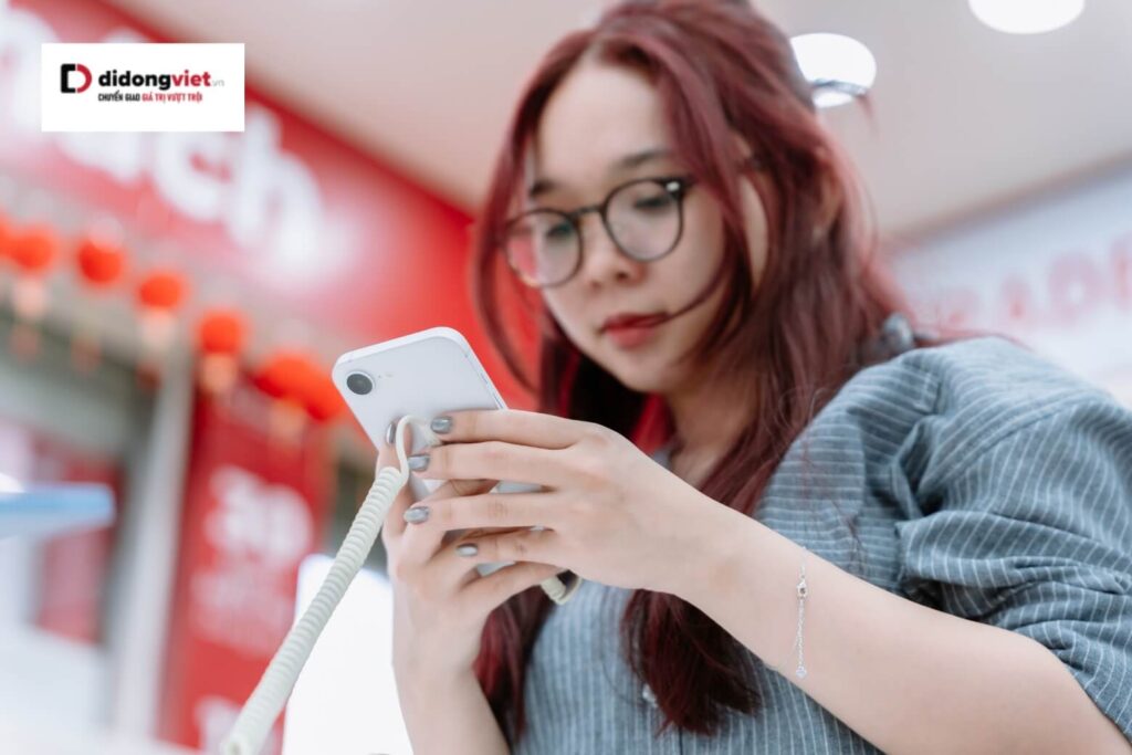 iPhone 17e giá bao nhiêu? Bảng giá chính thức 2026 tại Di Động Việt 21 iPhone 17e tích hợp dịch tự động, Genmoji sáng tạo, kết nối 5G siêu nhanh, và phát hiện va chạm an toàn