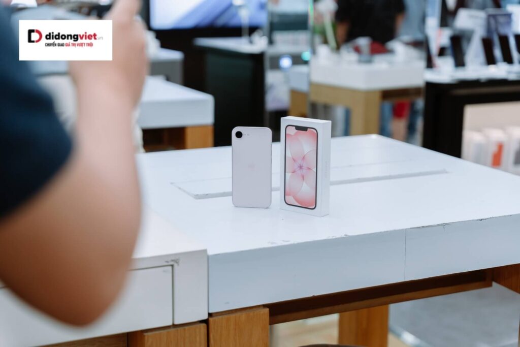 iPhone 17e giá bao nhiêu? Bảng giá chính thức 2026 tại Di Động Việt 13 iPhone 17e chính thức ra mắt 02/03/2026 với ba màu sắc độc quyền, sẵn có tại Di Động Việt để bạn trải nghiệm ngay.