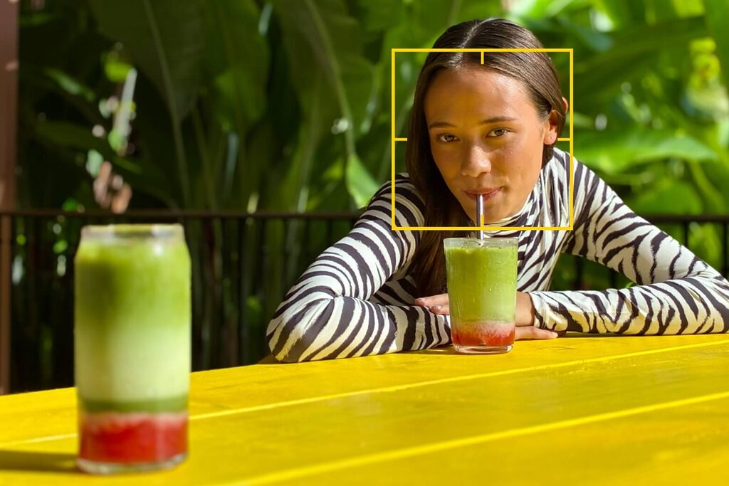 iPhone 17e ra mắt - Giá từ 17.999.000đ, chip A19, Camera 48MP Fusion 27 iPhone 17e nổi bật với camera 48MP Fusion, cho phép chụp ảnh 24MP/48MP siêu nét