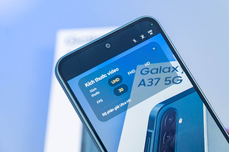 Có nên mua Samsung Galaxy A37? 5 lý do đáng để xuống tiền năm 2026 10 Màn hình Galaxy A37 Super AMOLED rực rõ