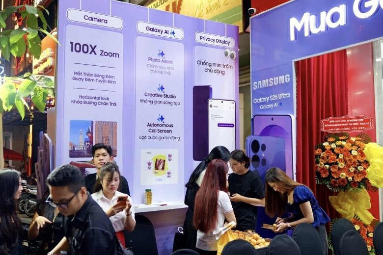 Di Động Việt mở bán Samsung Galaxy S26 Series: Trả hàng xuyên đêm, ngập tràn ưu đãi khủng (Cập nhật ảnh đêm mở bán) 12 Di Động Việt mở bán Samsung Galaxy S26 Series - Hình ảnh đêm mở bán