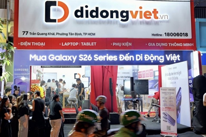 Di Động Việt mở bán Samsung Galaxy S26 Series: Trả hàng xuyên đêm, ngập tràn ưu đãi khủng (Cập nhật ảnh đêm mở bán) 11 Di Động Việt mở bán Samsung Galaxy S26 Series - Hình ảnh đêm mở bán